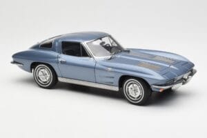 Chevrolet Corvette C2 Cinzento Azulado Metalizado AUTOart 1:18 71182 Metal - imagem 6 de 8