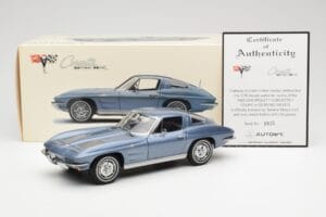 Chevrolet Corvette C2 Cinzento Azulado Metalizado AUTOart 1:18 71182 Metal - imagem 8 de 8