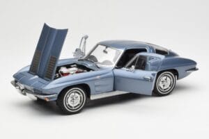 Chevrolet Corvette C2 Cinzento Azulado Metalizado AUTOart 1:18 71182 Metal - imagem 2 de 8