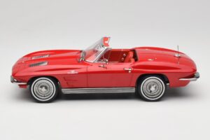 Chevrolet Corvette C2 Sting Ray Cabriolet Riverside Red Norev 1:18 189056 Metal - imagem 3 de 6