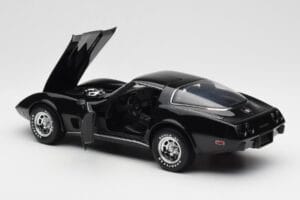 Chevrolet Corvette C3 Preto UT Models 1:18 21071 Metal - imagem 5 de 8