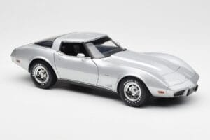 Chevrolet Corvette C3 Prata UT Models 1:18 21072 Metal - imagem 6 de 8