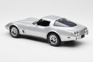 Chevrolet Corvette C3 Prata UT Models 1:18 21072 Metal - imagem 7 de 8