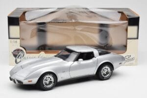 Chevrolet Corvette C3 Prata UT Models 1:18 21072 Metal - imagem 8 de 8
