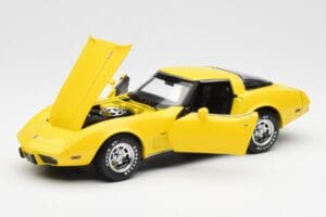 Chevrolet Corvette C3 Amarelo UT Models 1:18 21074 Metal - imagem 2 de 8