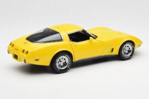 Chevrolet Corvette C3 Amarelo UT Models 1:18 21074 Metal - imagem 3 de 8