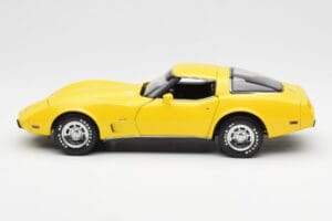 Chevrolet Corvette C3 Amarelo UT Models 1:18 21074 Metal - imagem 4 de 8