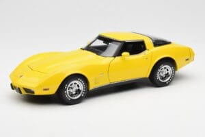 Chevrolet Corvette C3 Amarelo UT Models 1:18 21074 Metal