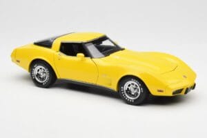 Chevrolet Corvette C3 Amarelo UT Models 1:18 21074 Metal - imagem 6 de 8