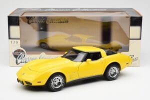 Chevrolet Corvette C3 Amarelo UT Models 1:18 21074 Metal - imagem 8 de 8