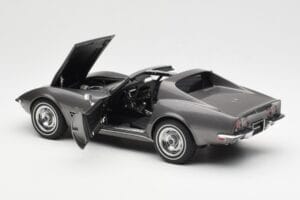 Chevrolet Corvette C3 Spider Laguna Cinzento Metalizado AUTOart 1:18 71173 Metal - imagem 5 de 8