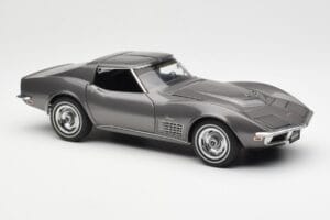 Chevrolet Corvette C3 Spider Laguna Cinzento Metalizado AUTOart 1:18 71173 Metal - imagem 6 de 8
