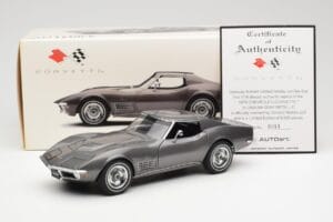 Chevrolet Corvette C3 Spider Laguna Cinzento Metalizado AUTOart 1:18 71173 Metal - imagem 8 de 8