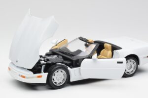 Chevrolet Corvette C4 Cabriolet Branco Maisto 1:18 32830 Metal - imagem 2 de 8