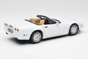 Chevrolet Corvette C4 Cabriolet Branco Maisto 1:18 32830 Metal - imagem 3 de 8