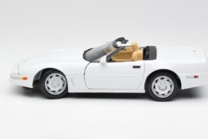 Chevrolet Corvette C4 Cabriolet Branco Maisto 1:18 32830 Metal - imagem 4 de 8