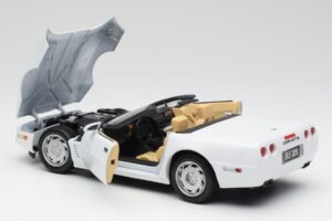 Chevrolet Corvette C4 Cabriolet Branco Maisto 1:18 32830 Metal - imagem 5 de 8