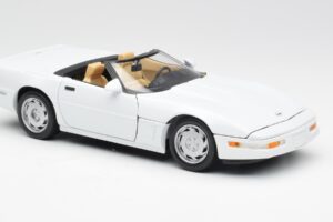 Chevrolet Corvette C4 Cabriolet Branco Maisto 1:18 32830 Metal - imagem 6 de 8
