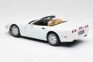 Chevrolet Corvette C4 Cabriolet Branco Maisto 1:18 32830 Metal - imagem 7 de 8