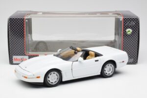 Chevrolet Corvette C4 Cabriolet Branco Maisto 1:18 32830 Metal - imagem 8 de 8