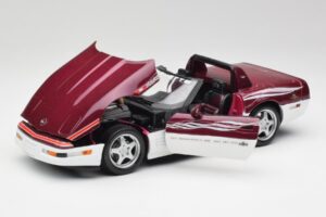 Chevrolet Corvette C4 Indy 500 Pace Car Maisto 1:18 56011 Metal - imagem 2 de 8
