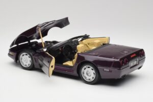 Chevrolet Corvette C4 LT4 Cabriolet Roxo Metálico Maisto 1:18 50277 Metal - imagem 5 de 8