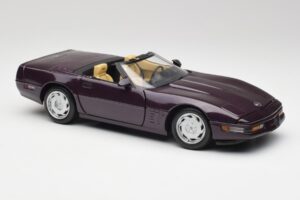 Chevrolet Corvette C4 LT4 Cabriolet Roxo Metálico Maisto 1:18 50277 Metal - imagem 6 de 8
