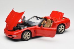 Chevrolet Corvette C5 Cabriolet Vermelho UT Models 1:18 21006 Metal - imagem 2 de 8