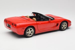 Chevrolet Corvette C5 Cabriolet Vermelho UT Models 1:18 21006 Metal - imagem 3 de 8