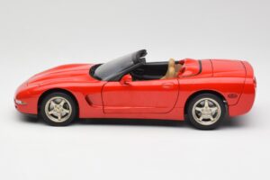Chevrolet Corvette C5 Cabriolet Vermelho UT Models 1:18 21006 Metal - imagem 4 de 8
