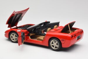 Chevrolet Corvette C5 Cabriolet Vermelho UT Models 1:18 21006 Metal - imagem 5 de 8