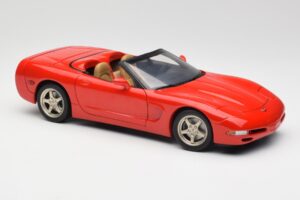 Chevrolet Corvette C5 Cabriolet Vermelho UT Models 1:18 21006 Metal - imagem 6 de 8