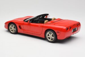 Chevrolet Corvette C5 Cabriolet Vermelho UT Models 1:18 21006 Metal - imagem 7 de 8