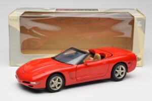 Chevrolet Corvette C5 Cabriolet Vermelho UT Models 1:18 21006 Metal - imagem 8 de 8