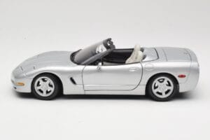 Chevrolet Corvette C5 Cabriolet Prateado Maisto 1:18 50317 Metal - imagem 4 de 8