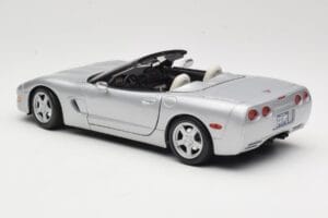Chevrolet Corvette C5 Cabriolet Prateado Maisto 1:18 50317 Metal - imagem 7 de 8