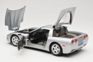 Chevrolet Corvette C5 Prata Bburago 1:18 3056 Metal - imagem 5 de 8