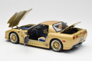 Chevrolet Corvette C5 Guldstrand Signature Edition Dourado Maisto 1:18 31657 Metal - imagem 5 de 8