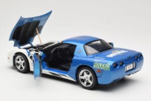 Chevrolet Corvette C5 Pace Car Rolex 24 at Daytona 1999 UT Models 1:18 39944 Metal - imagem 5 de 8