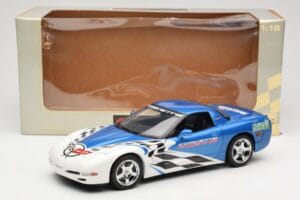 Chevrolet Corvette C5 Pace Car Rolex 24 at Daytona 1999 UT Models 1:18 39944 Metal - imagem 8 de 8