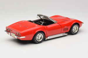 Chevrolet Corvette C3 Cabriolet Vermelho Revell 1:18 8833-P1 Metal - imagem 3 de 8