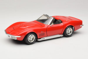 Chevrolet Corvette C3 Cabriolet Vermelho Revell 1:18 8833-P1 Metal