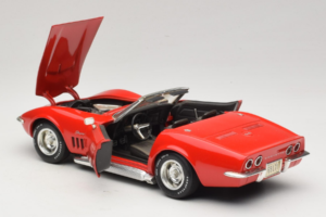 Chevrolet Corvette C3 Cabriolet Vermelho Revell 1:18 8833-P1 Metal - imagem 5 de 8