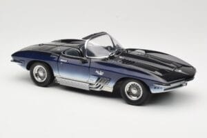 Chevrolet Corvette Mako Shark Azul Escuro UT Models 1:18 21061 Metal - imagem 6 de 8