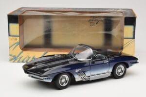 Chevrolet Corvette Mako Shark Azul Escuro UT Models 1:18 21061 Metal - imagem 8 de 8