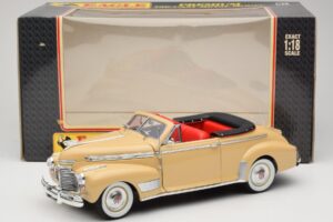 Chevrolet Deluxe Cabriolet Bege Eagle Collectibles 1:18 3022518 Metal - imagem 8 de 8