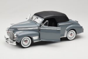 Chevrolet Deluxe Cabriolet Com Capota Suave Cinzento Eagles Race 1:18 7497276 Metal - imagem 2 de 8