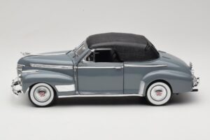 Chevrolet Deluxe Cabriolet Com Capota Suave Cinzento Eagles Race 1:18 7497276 Metal - imagem 4 de 8
