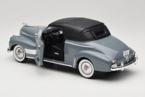 Chevrolet Deluxe Cabriolet Com Capota Suave Cinzento Eagles Race 1:18 7497276 Metal - imagem 5 de 8