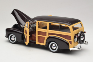 Chevrolet Fleetmaster Woody Preto Maisto 1:18 56043 Metal - imagem 5 de 8